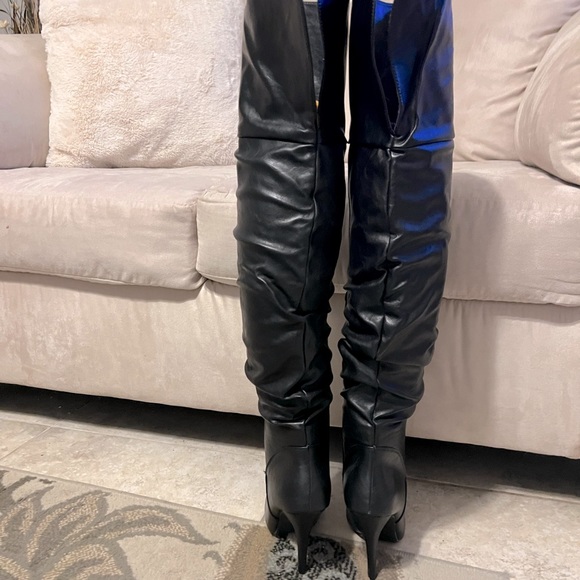 Forever Women’s Black Boots size 9. - Picture 2 of 4